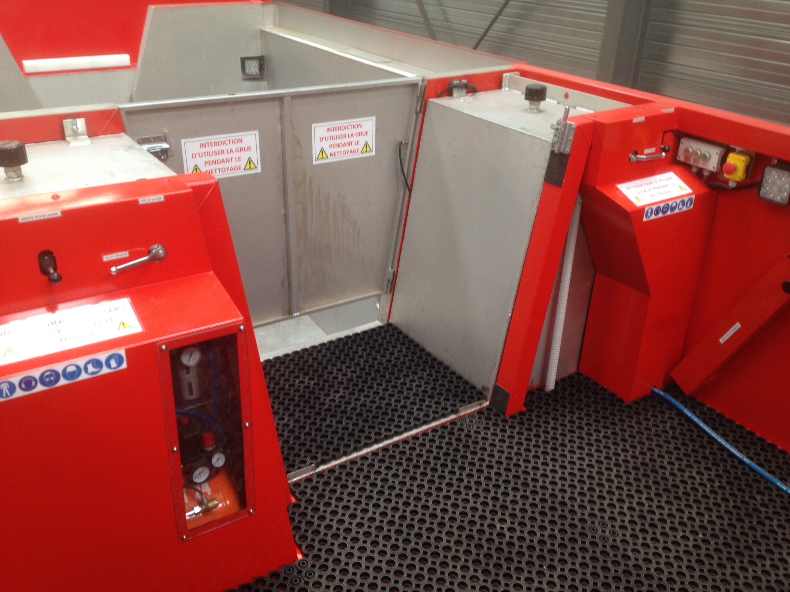 Station de lavage mobile autonome bacs de collecte déchets tri sélectif SECLAV 4