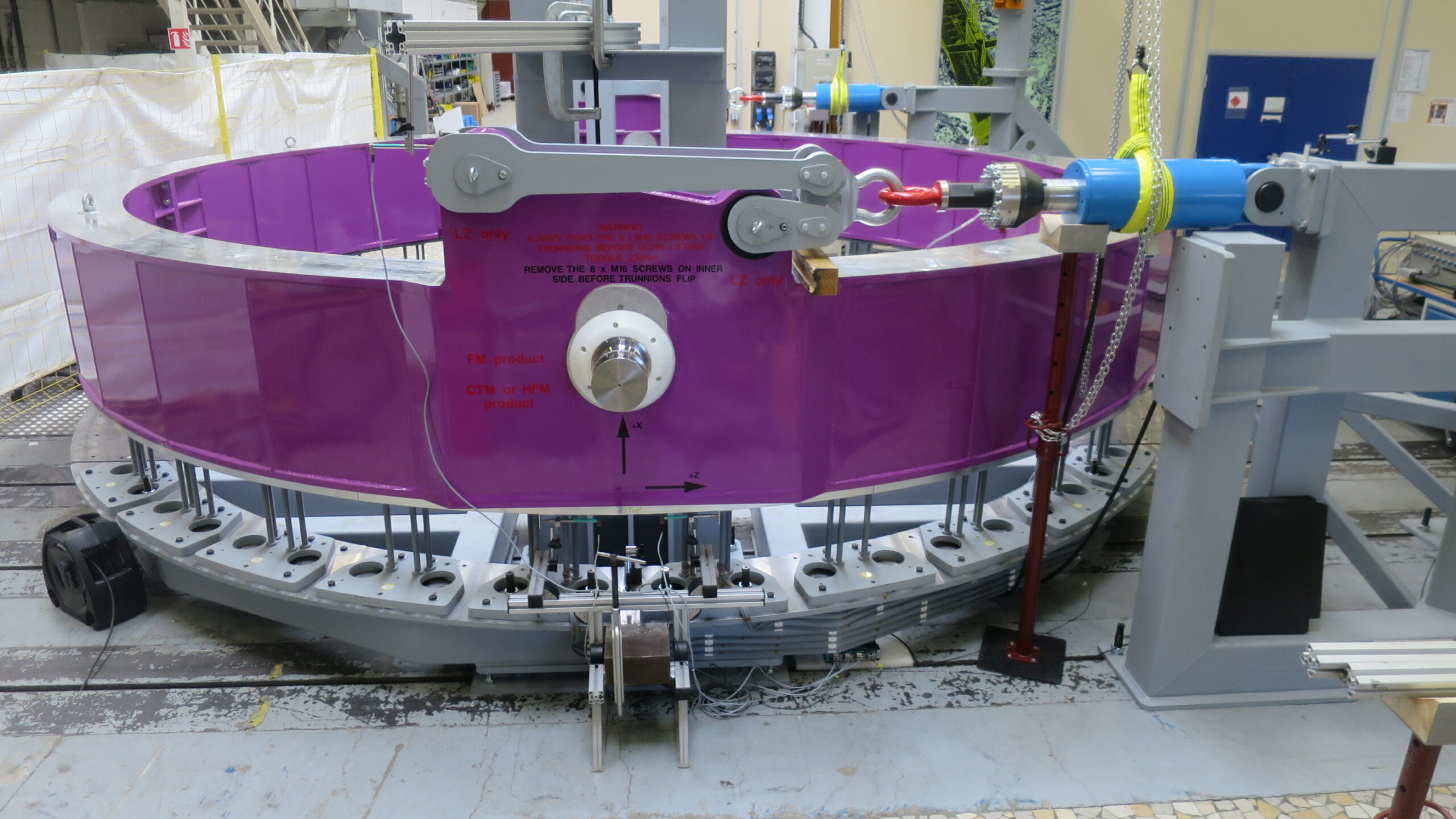 Etude et réalisation d'outillage intégré (mécanique, électricité, hydraulique, asservissement) SECTEUR SPATIAL